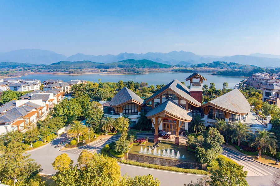 三英溫泉度假酒店酒店位於增城白水寨風景區,以溫泉療養,健康水療為